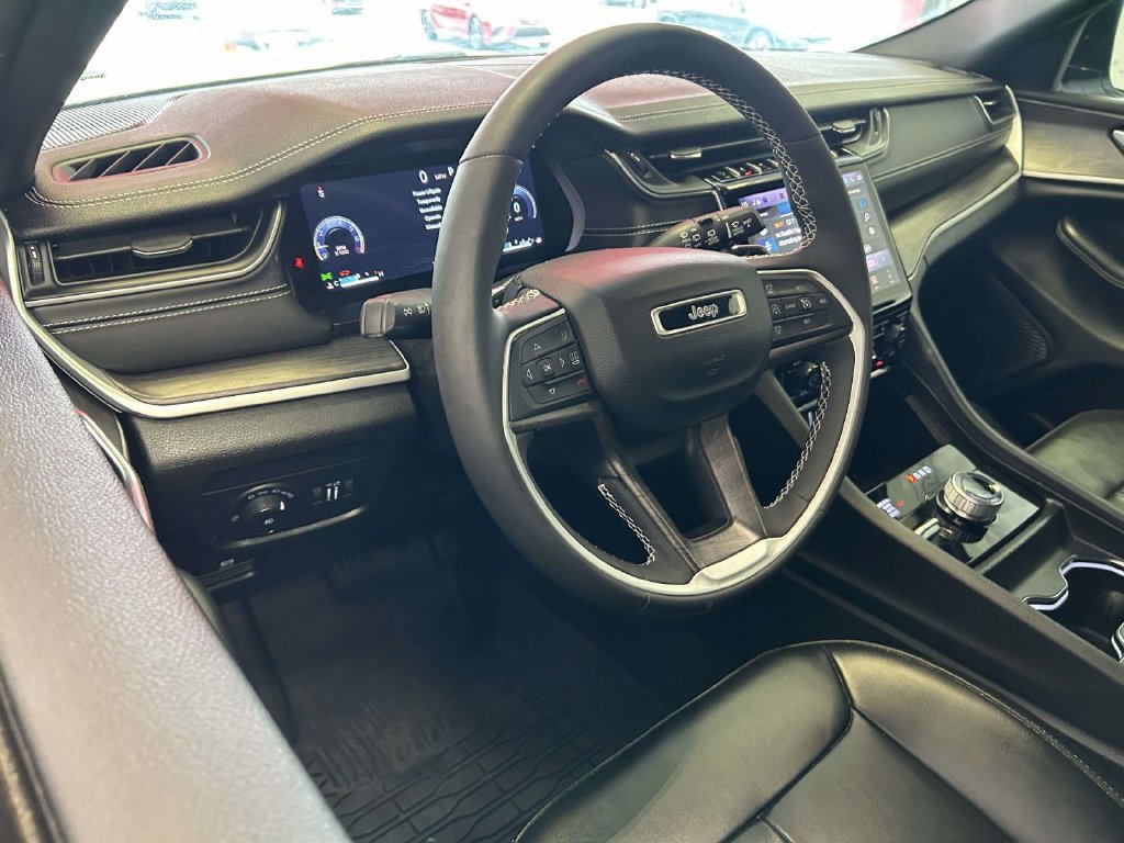 Used 2024 Jeep Grand Cherokee Limited AWD/4WD image 5