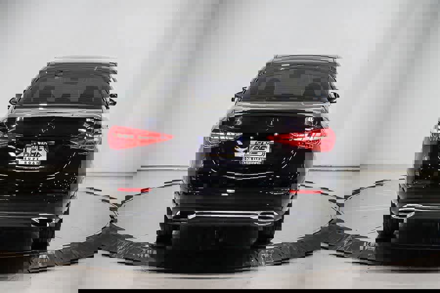 Used 2025 Mercedes-Benz C 300 Sedan image 3