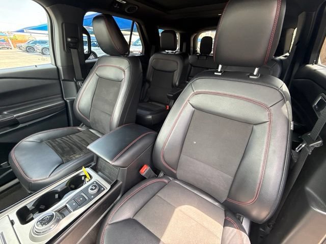 Used 2024 Ford Explorer ST-Line w/ Class IV Trailer Tow Package AWD/4WD image 17