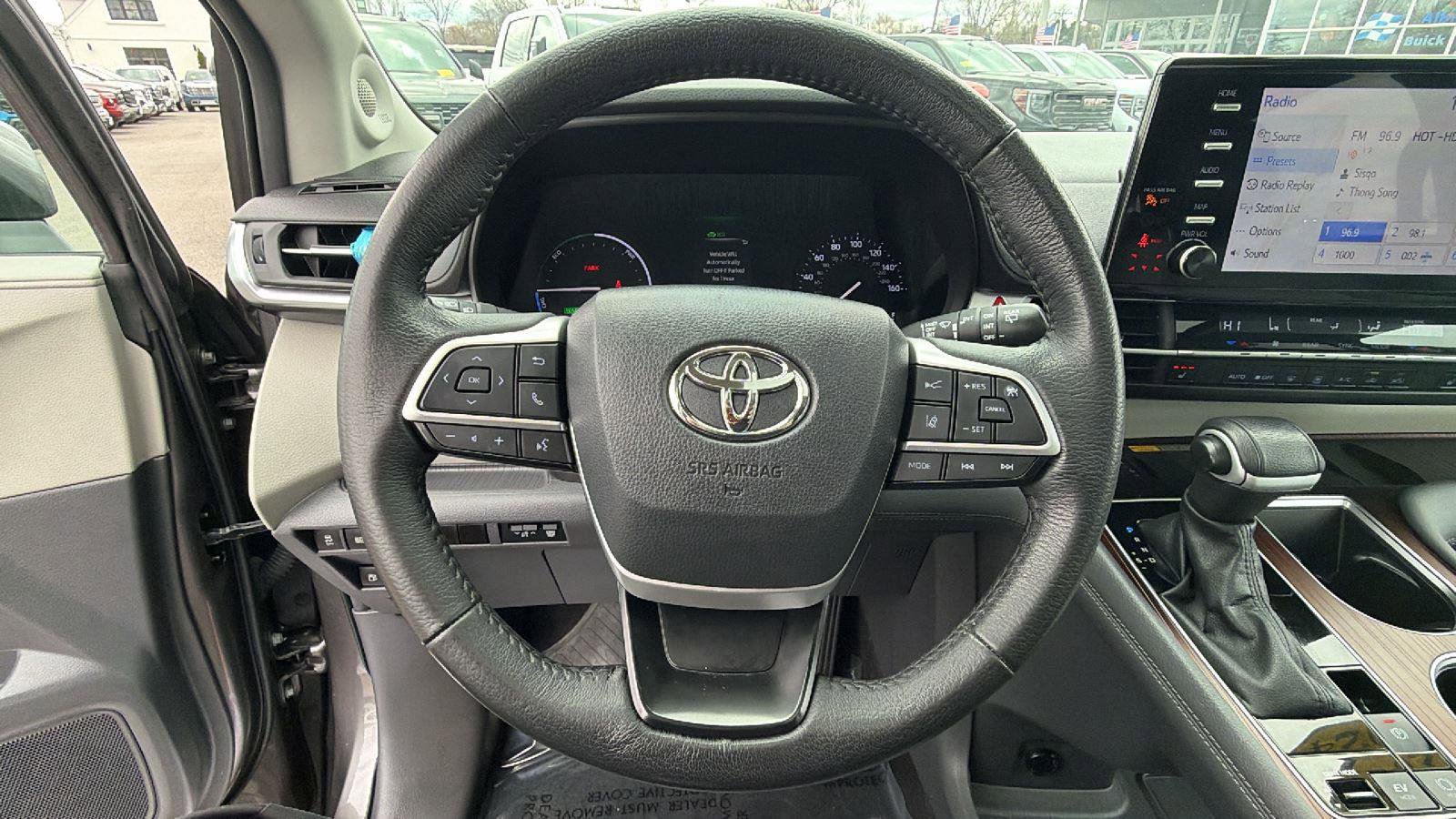 Used 2024 Toyota Sienna XLE w/ XLE Plus Package image 31