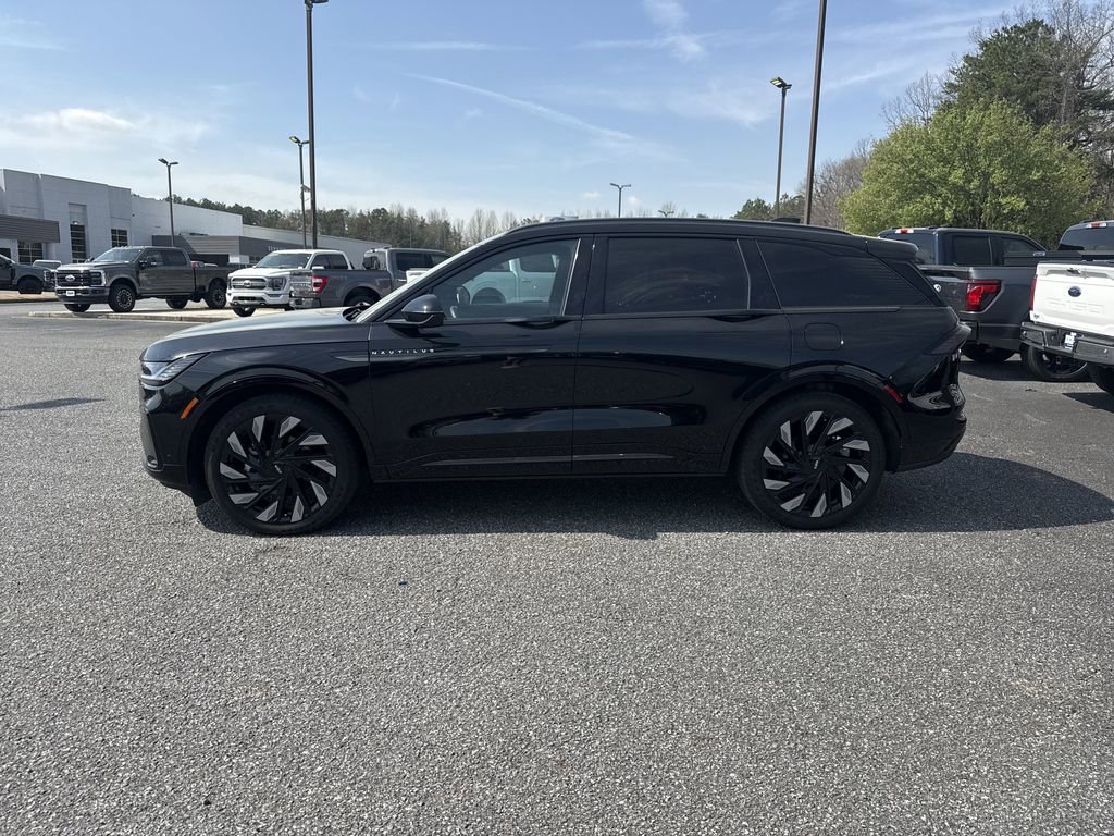 Used 2024 Lincoln Nautilus Reserve w/ Jet Appearance Package (87T) AWD/4WD image 4