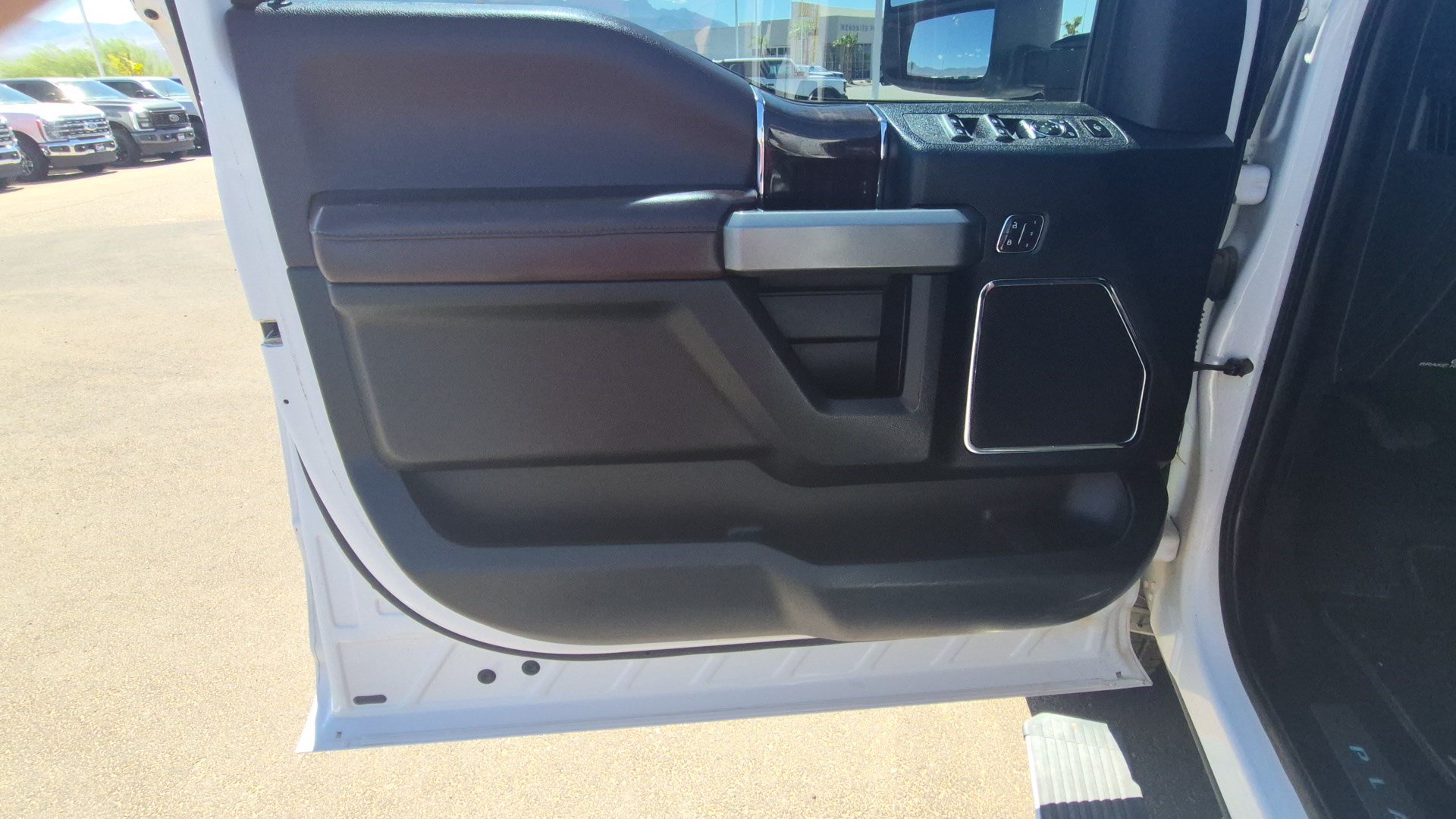 Used 2017 Ford F350 Platinum w/ Platinum Ultimate Package AWD/4WD image 11