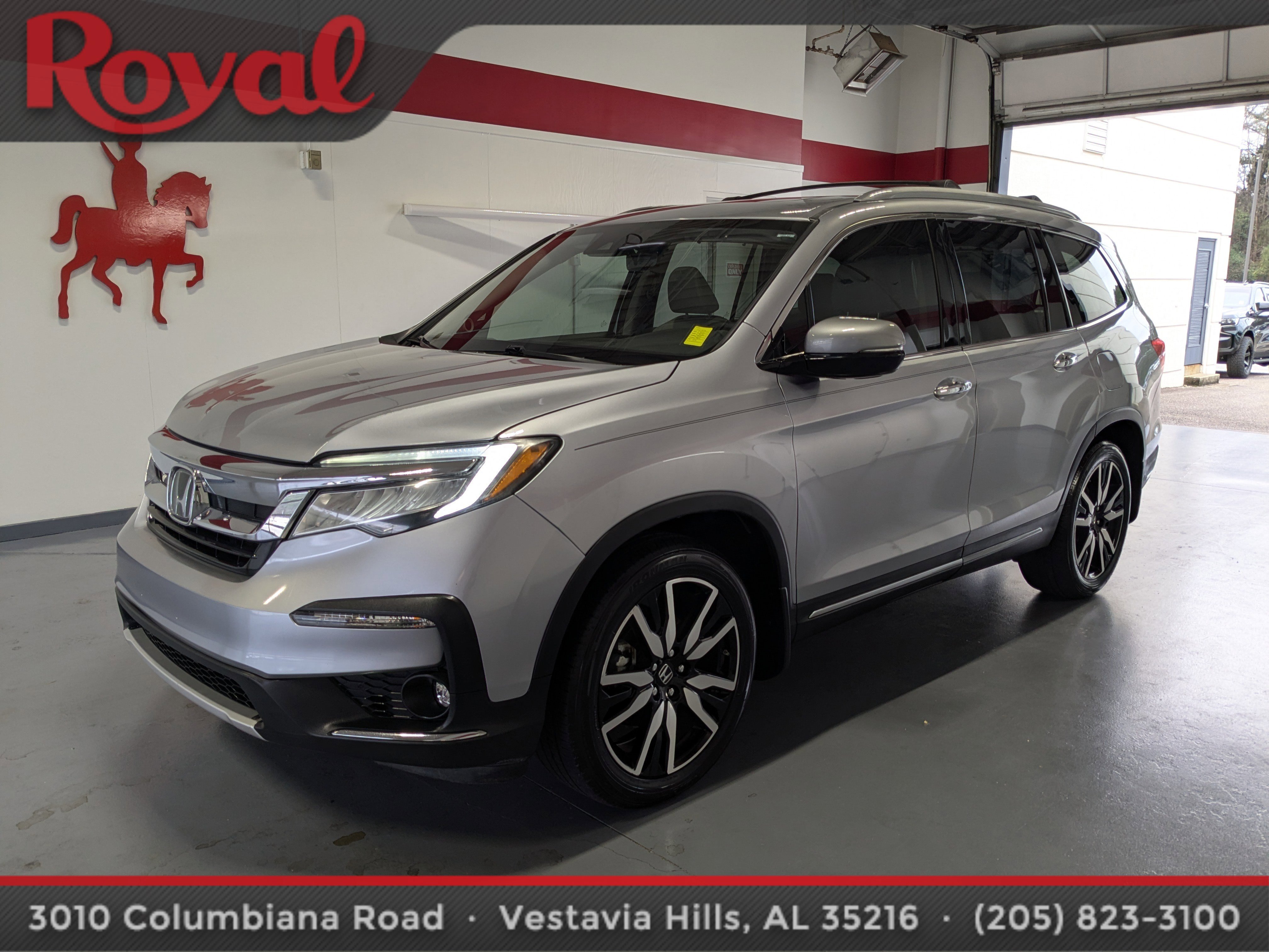 Used 2020 Honda Pilot Touring image 1