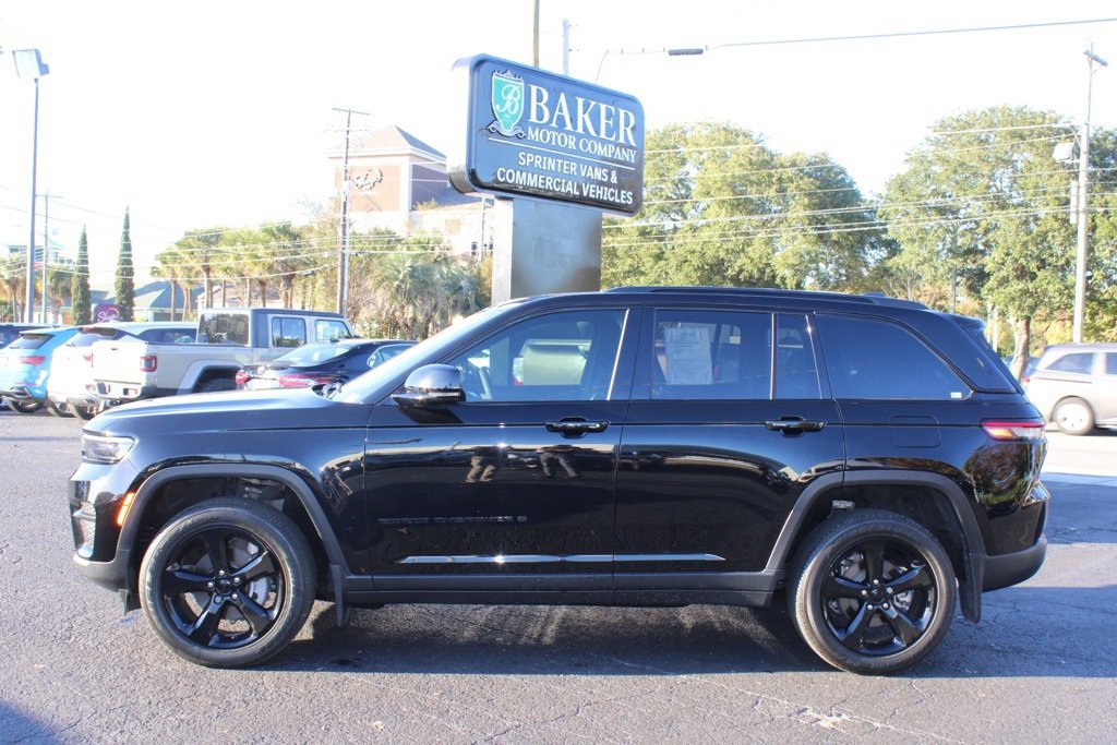 Used 2023 Jeep Grand Cherokee Altitude image 14