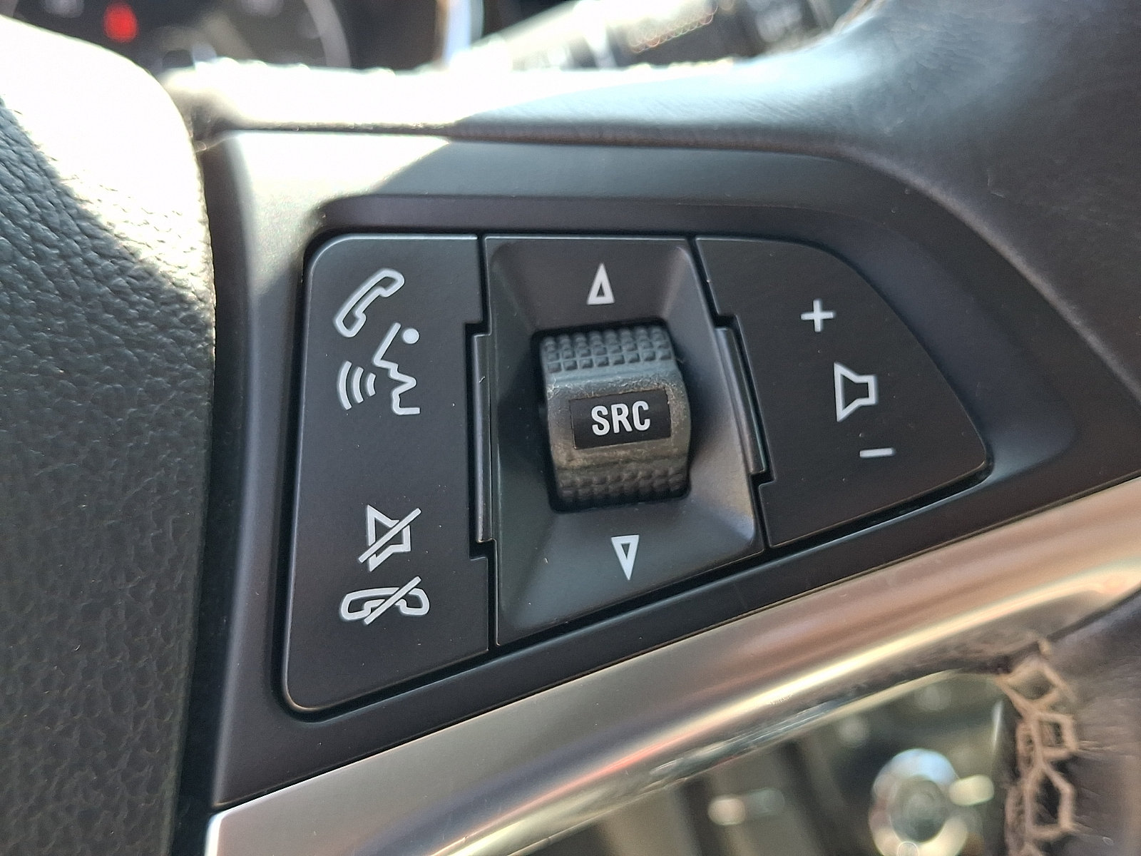 Used 2017 Buick Encore Essence FWD image 22