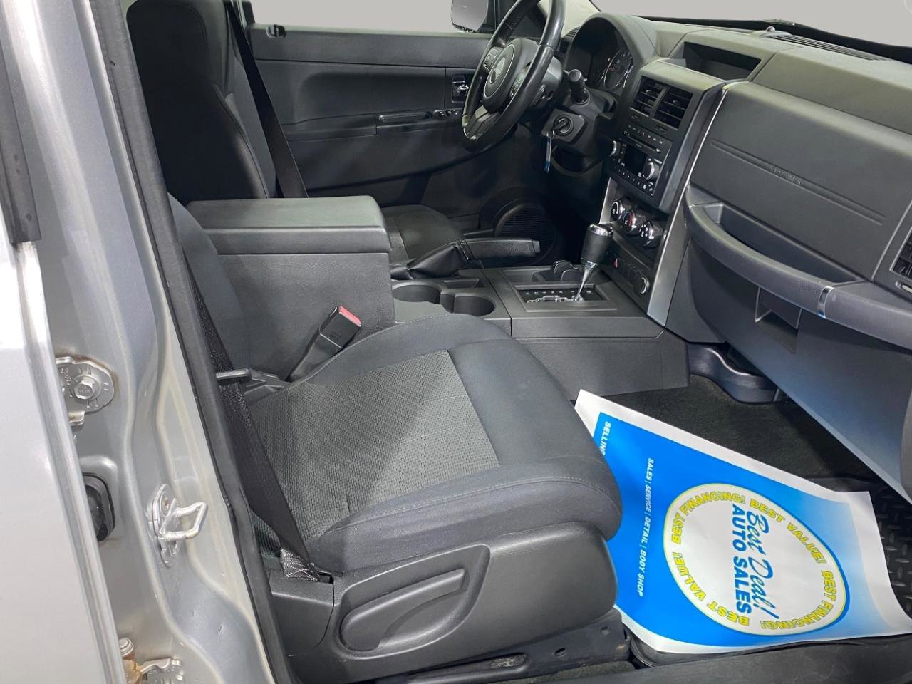 Used 2011 Jeep Liberty Sport image 29