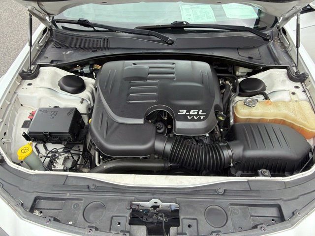 Used 2015 Chrysler 300 S RWD image 22