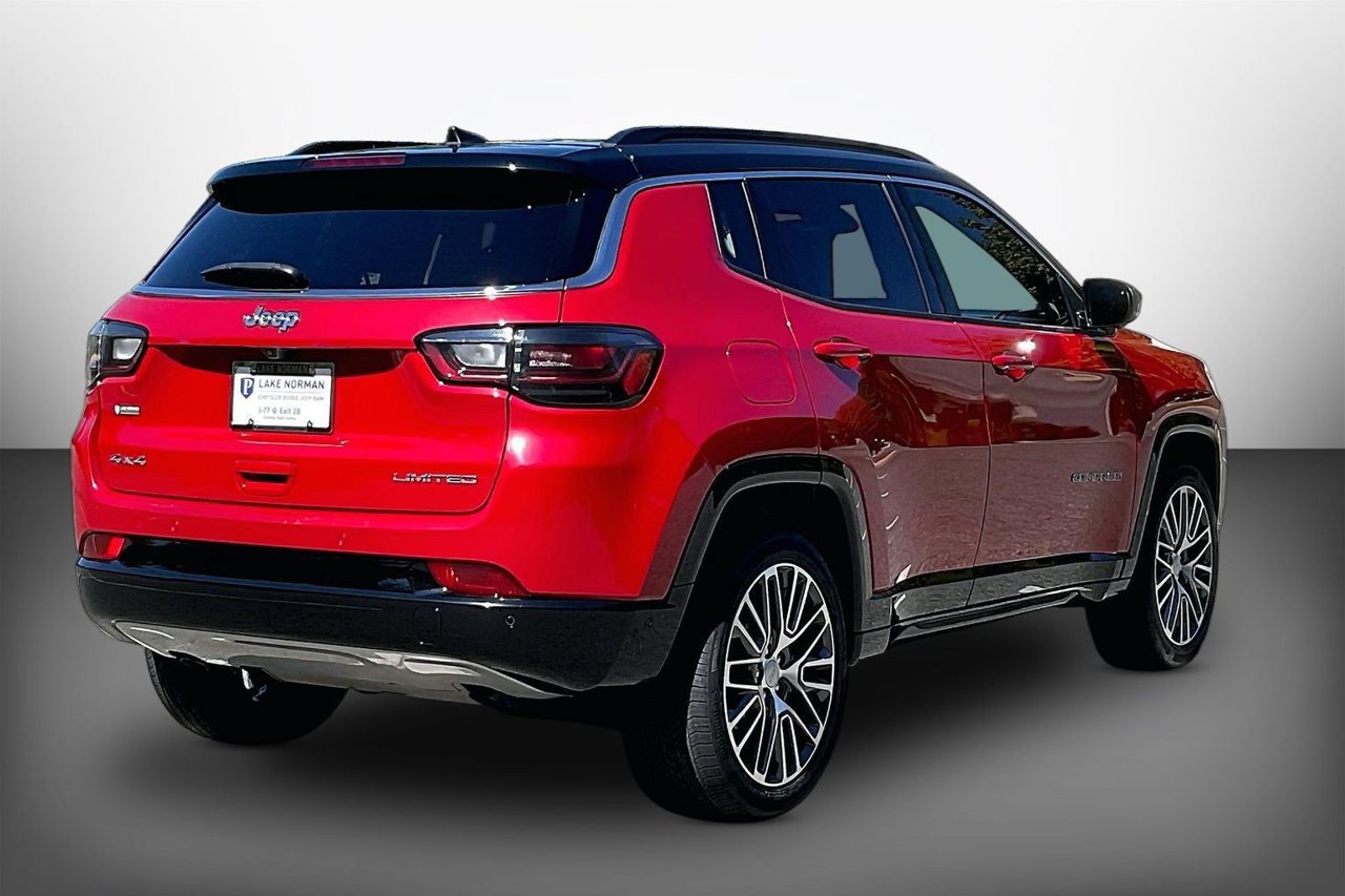 Certified 2024 Jeep Compass Limited w/ Elite Group AWD/4WD image 8