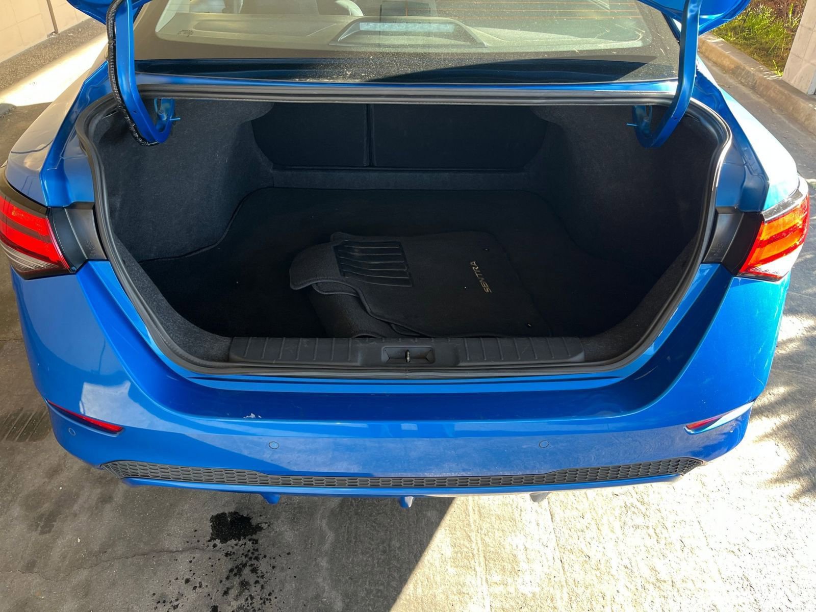 Used 2025 Nissan Sentra SV FWD image 29