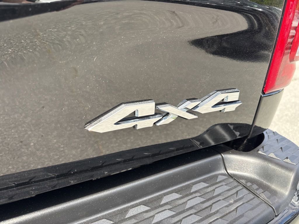 Used 2026 RAM 2500 Laramie AWD/4WD image 32