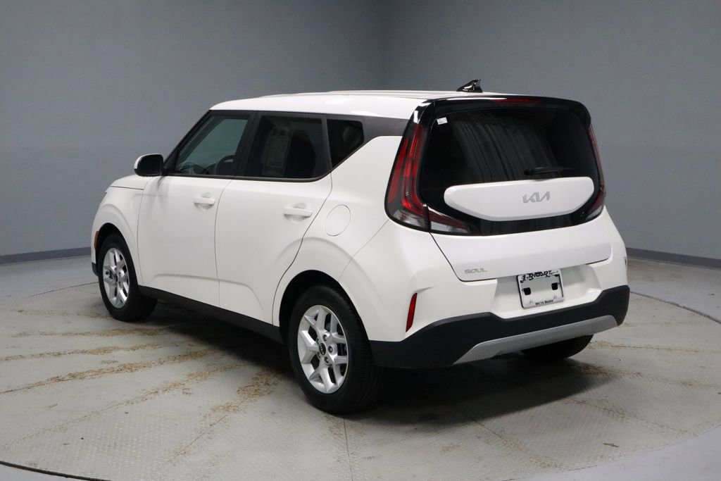 Used 2025 Kia Soul LX w/ LX Technology Package image 8