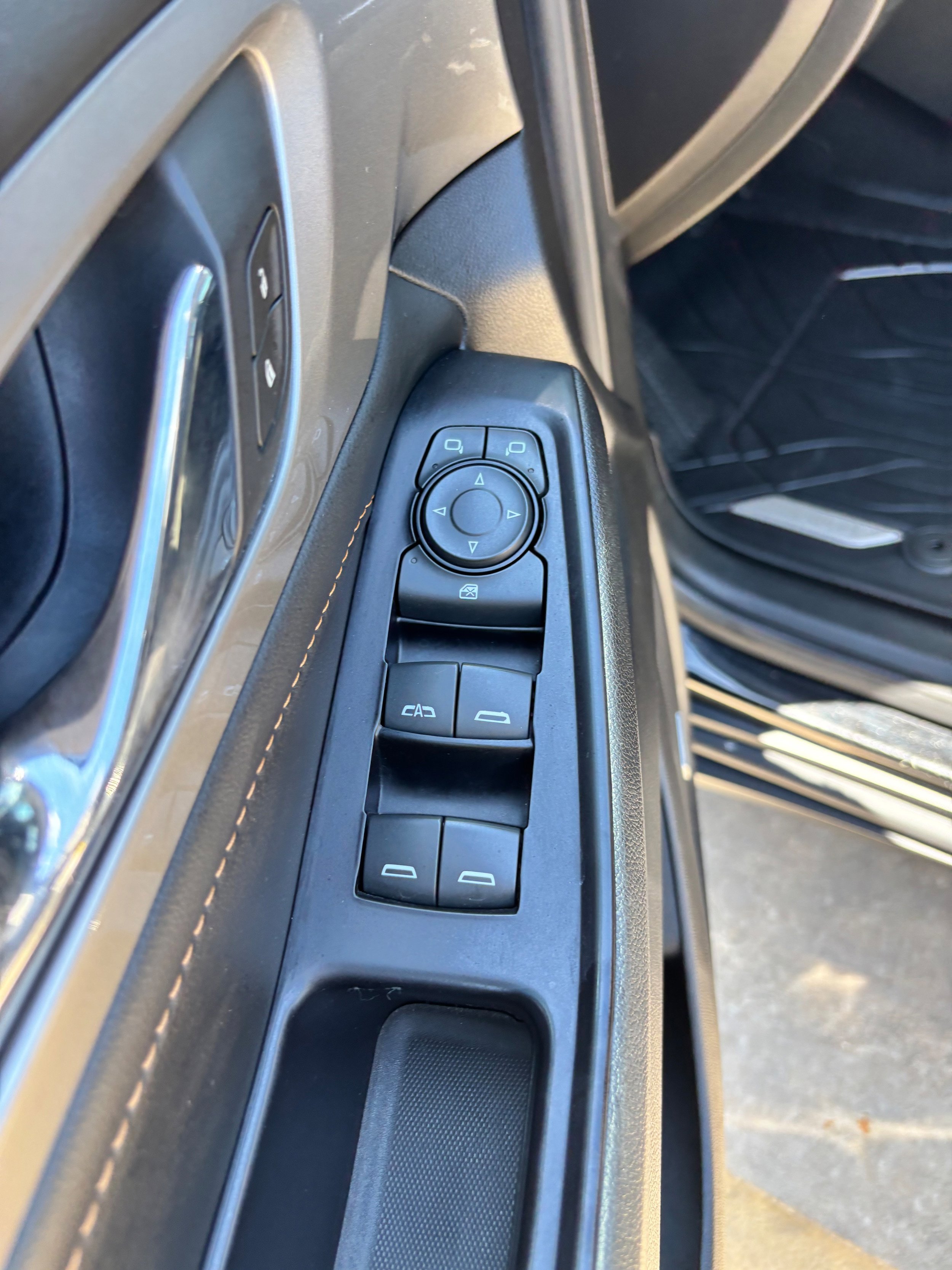 Used 2020 Chevrolet Traverse LT w/ LT Premium Package FWD image 16