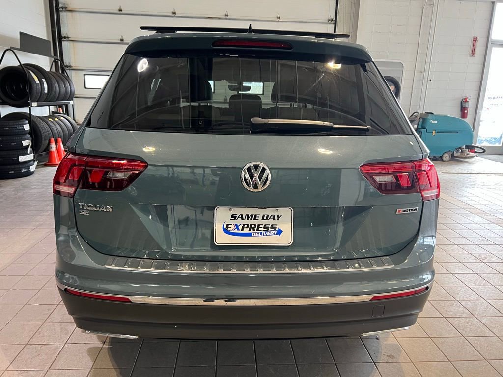 Used 2021 Volkswagen Tiguan SE w/ Panoramic Sunroof Package image 8