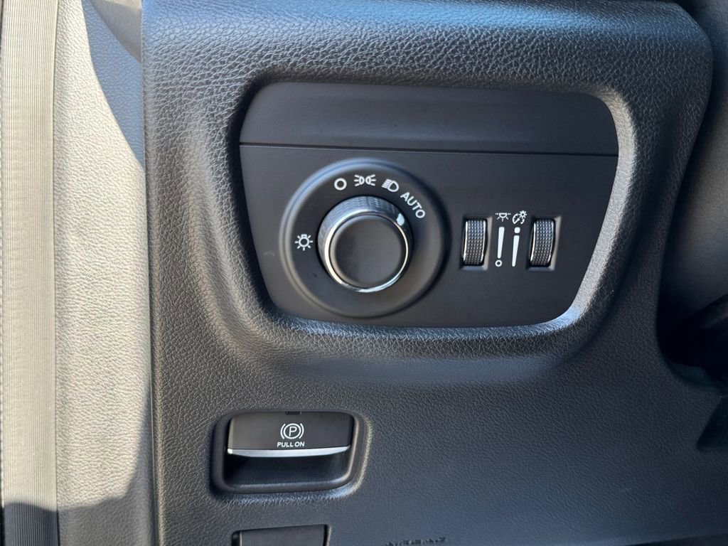 Used 2022 Jeep Grand Cherokee L Laredo AWD/4WD image 31