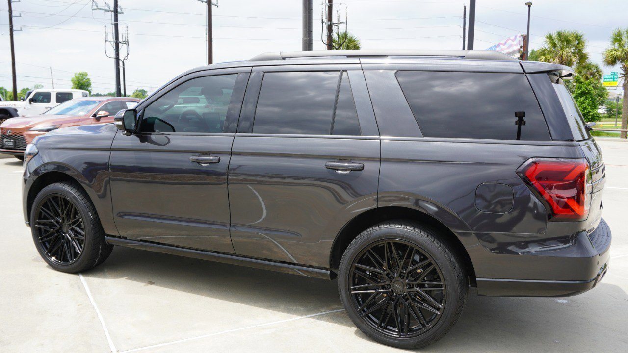 Used 2023 Ford Expedition Limited image 5