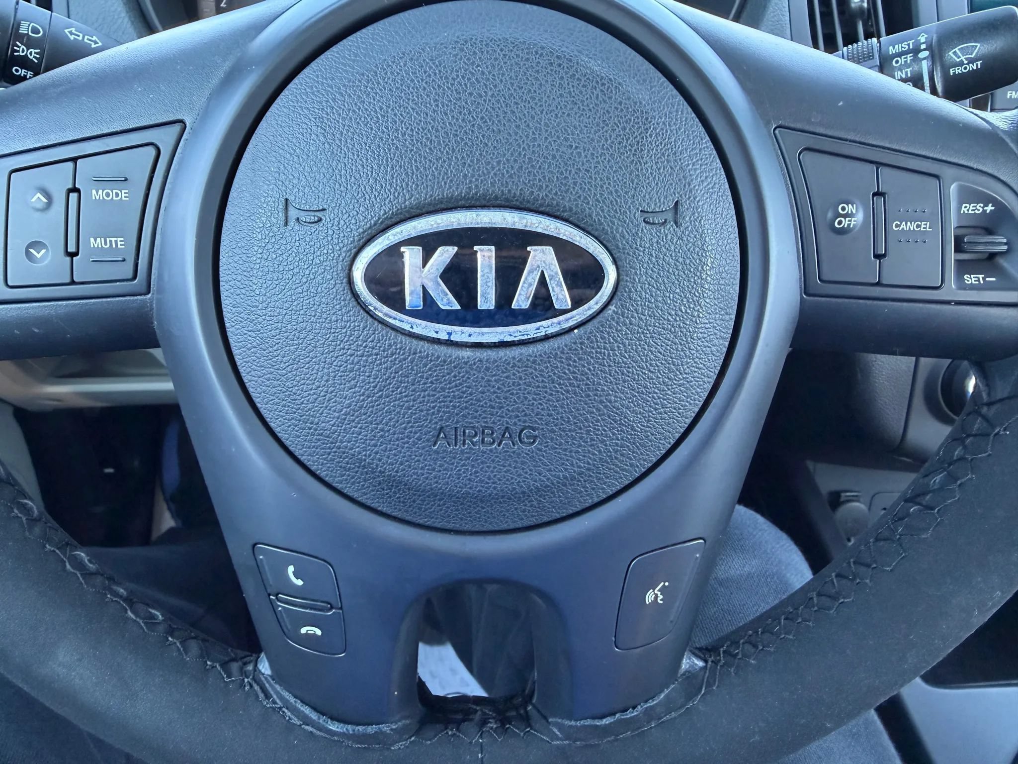 Used 2010 Kia Forte Koup EX FWD image 24