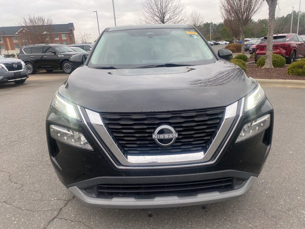 Used 2023 Nissan Rogue SV image 2
