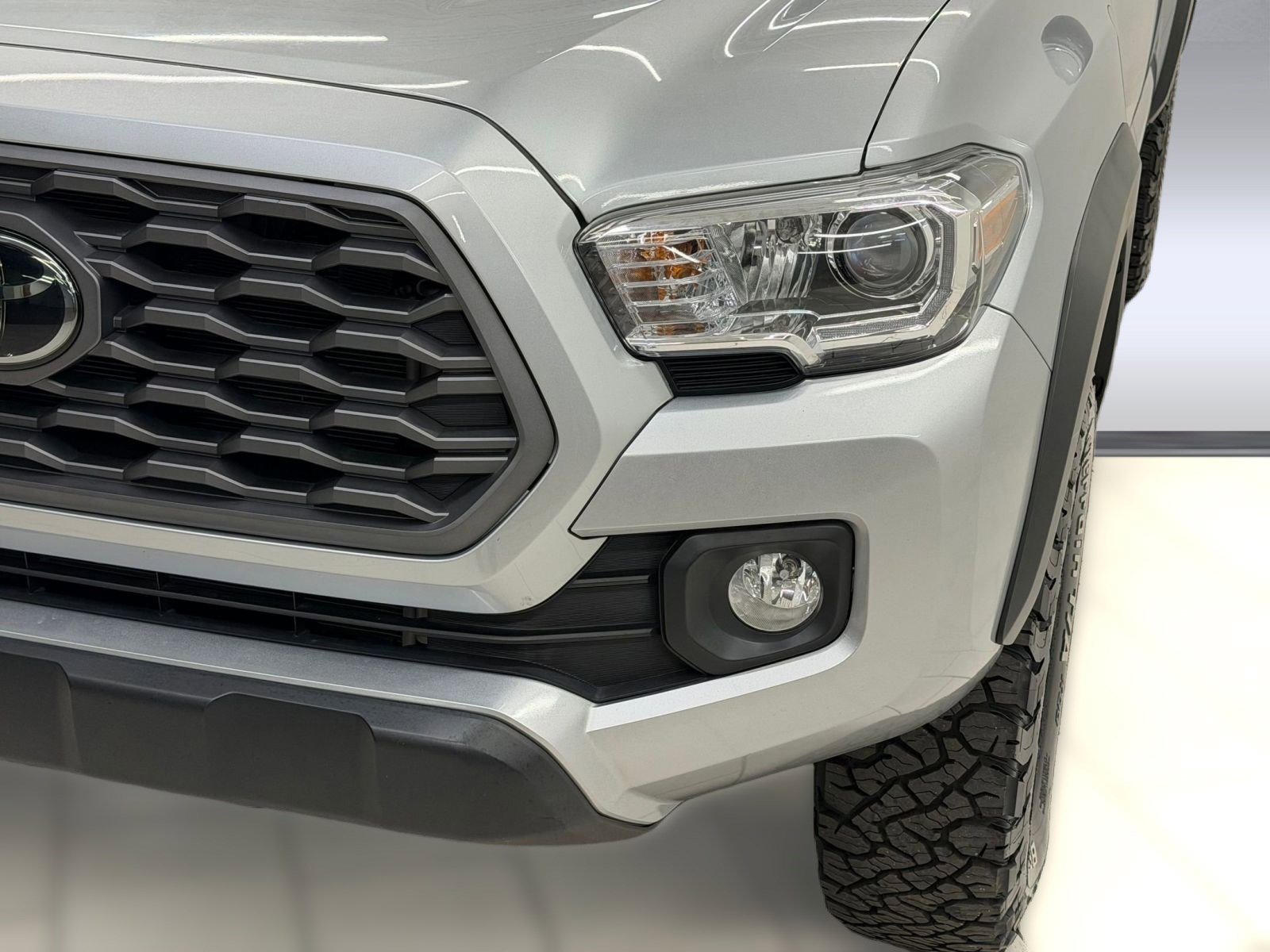 Used 2022 Toyota Tacoma TRD Off-Road w/ Technology Package AWD/4WD image 9