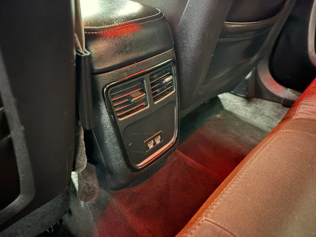 Used 2018 Dodge Charger SXT w/ Blacktop Package RWD image 28