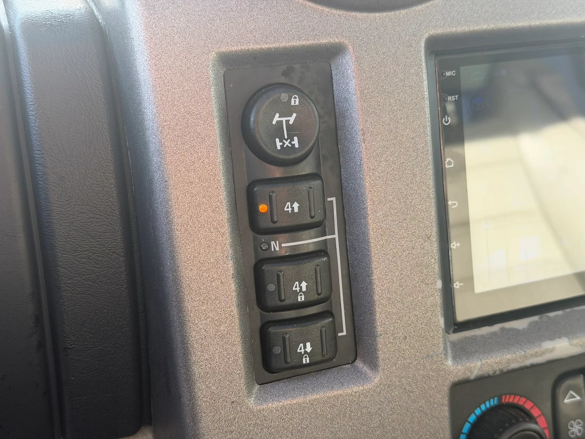 Used 2004 HUMMER H2 w/ Preferred Equipment Group AWD/4WD image 11