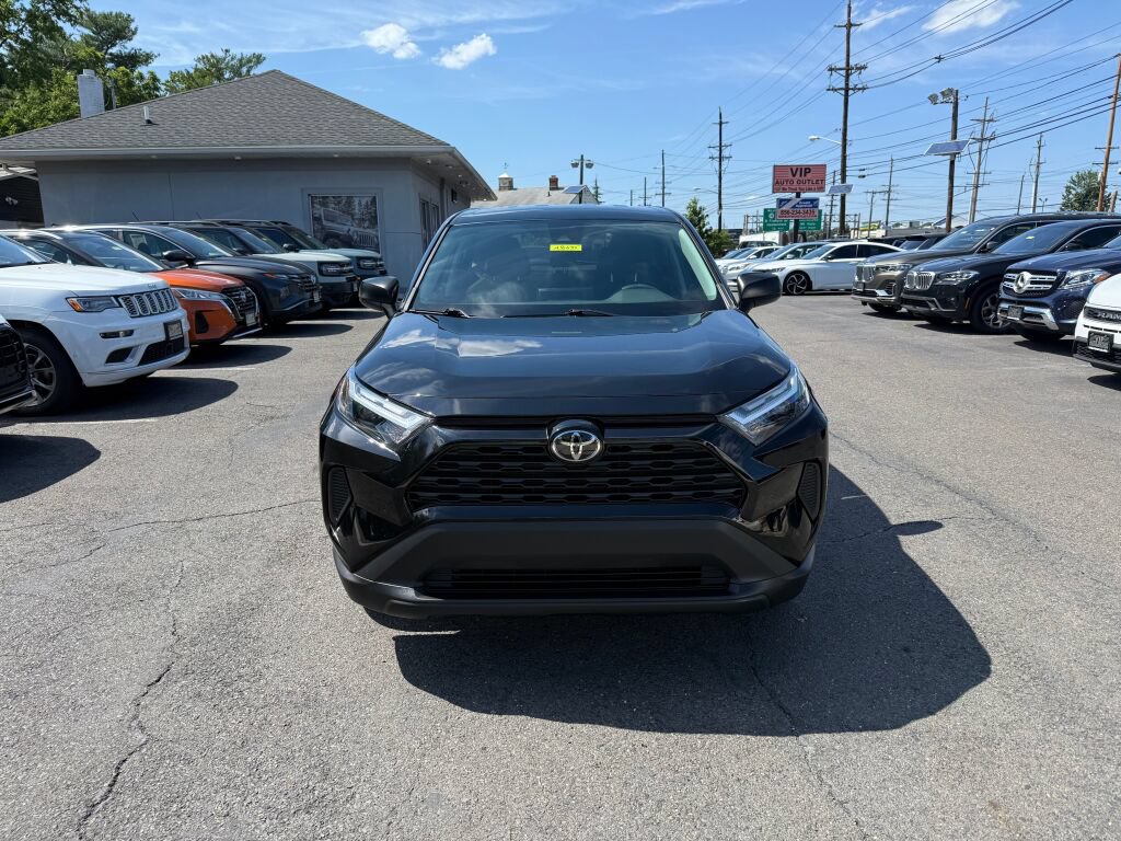 Used 2023 Toyota RAV4 LE AWD/4WD image 2