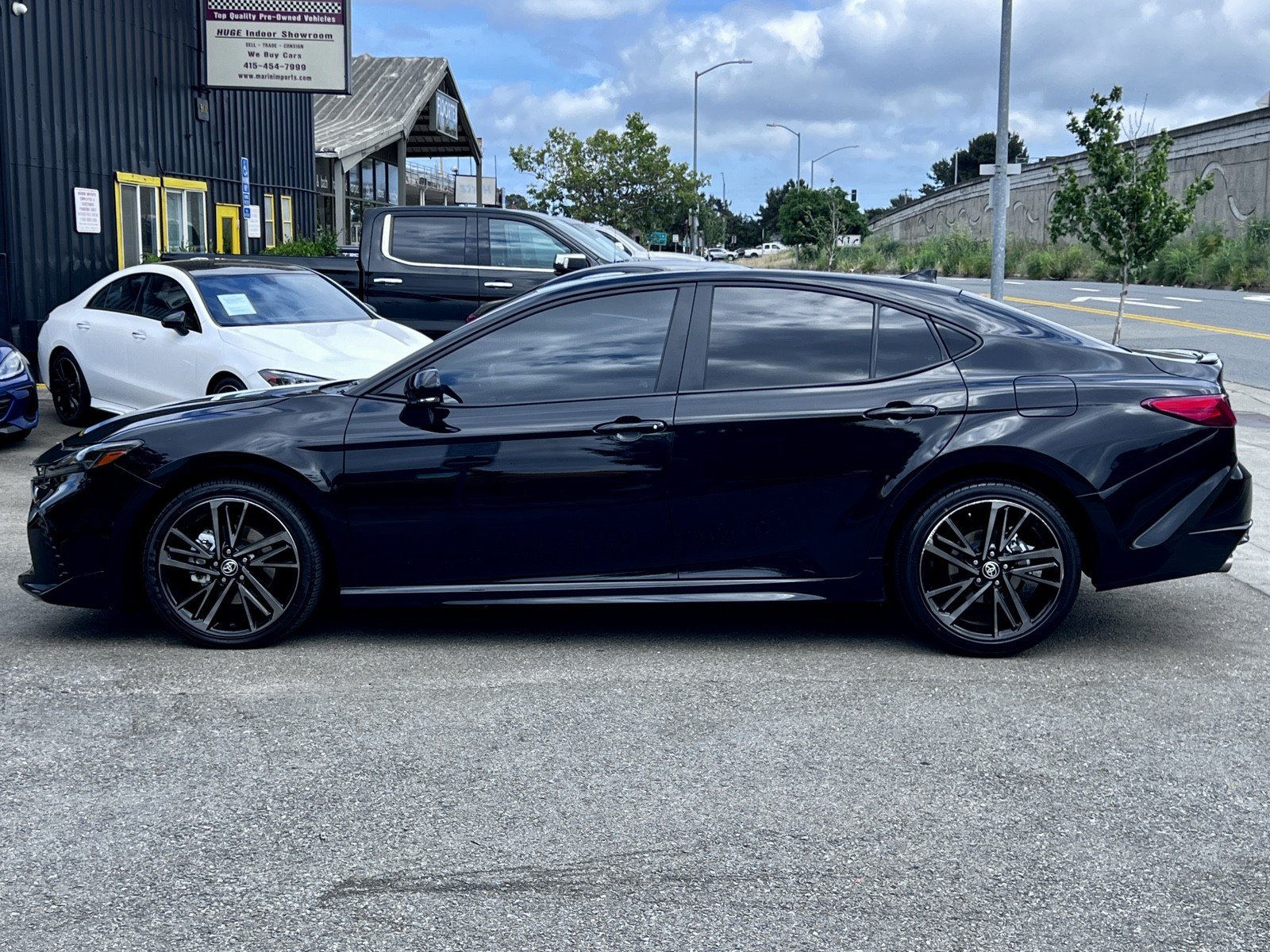Used 2025 Toyota Camry XSE FWD image 9