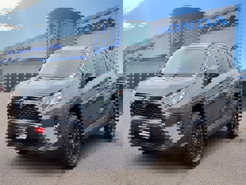 Used 2021 Toyota RAV4 XLE image 1