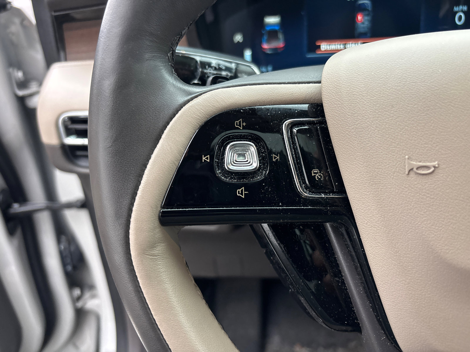 Certified 2023 Lincoln Corsair Reserve w/ Equipment Group 201A image 17