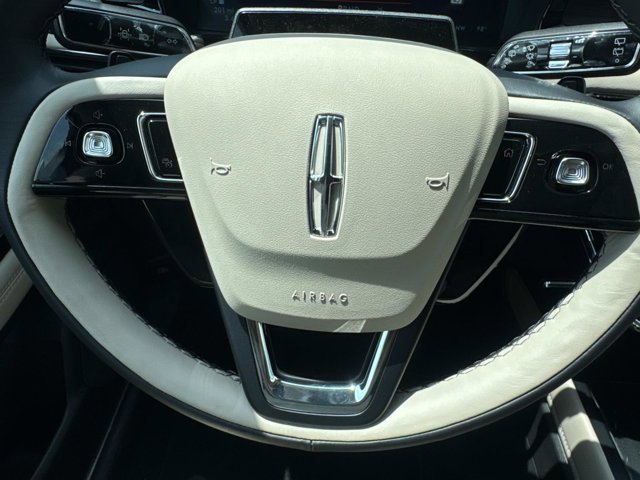 New 2025 Lincoln Corsair Reserve w/ Equipment Group 202A image 24