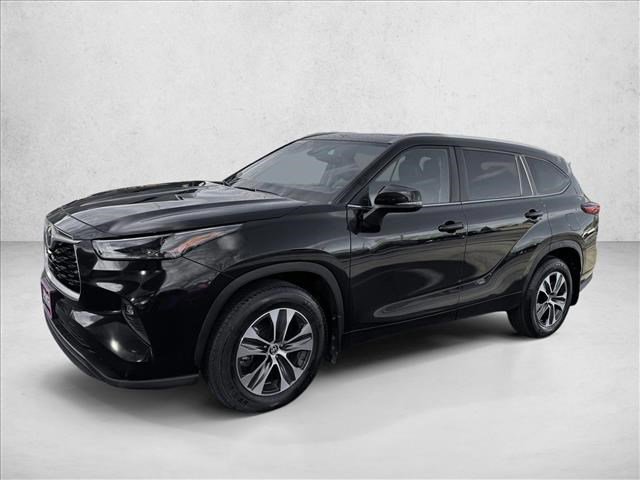 Used 2024 Toyota Highlander XLE image 1