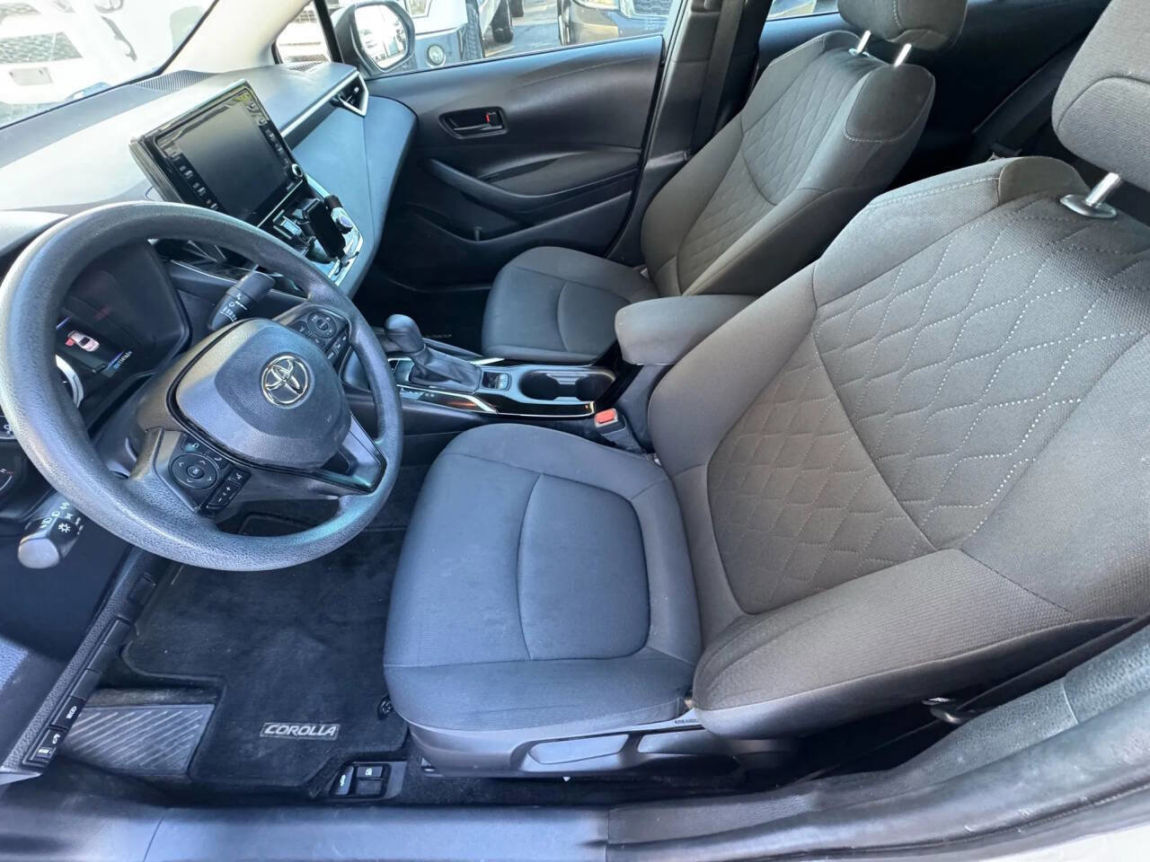 Used 2022 Toyota Corolla LE w/ LE Premium Package image 9