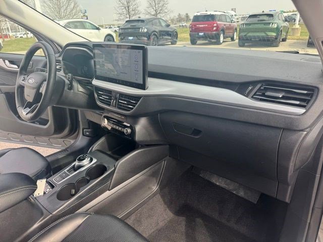 Certified 2024 Ford Escape Platinum w/ Class II Trailer Tow Package AWD/4WD image 37