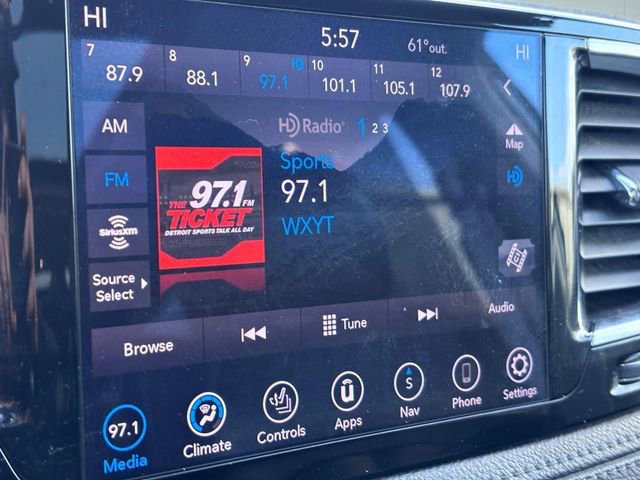 Used 2020 Chrysler Pacifica Limited image 21