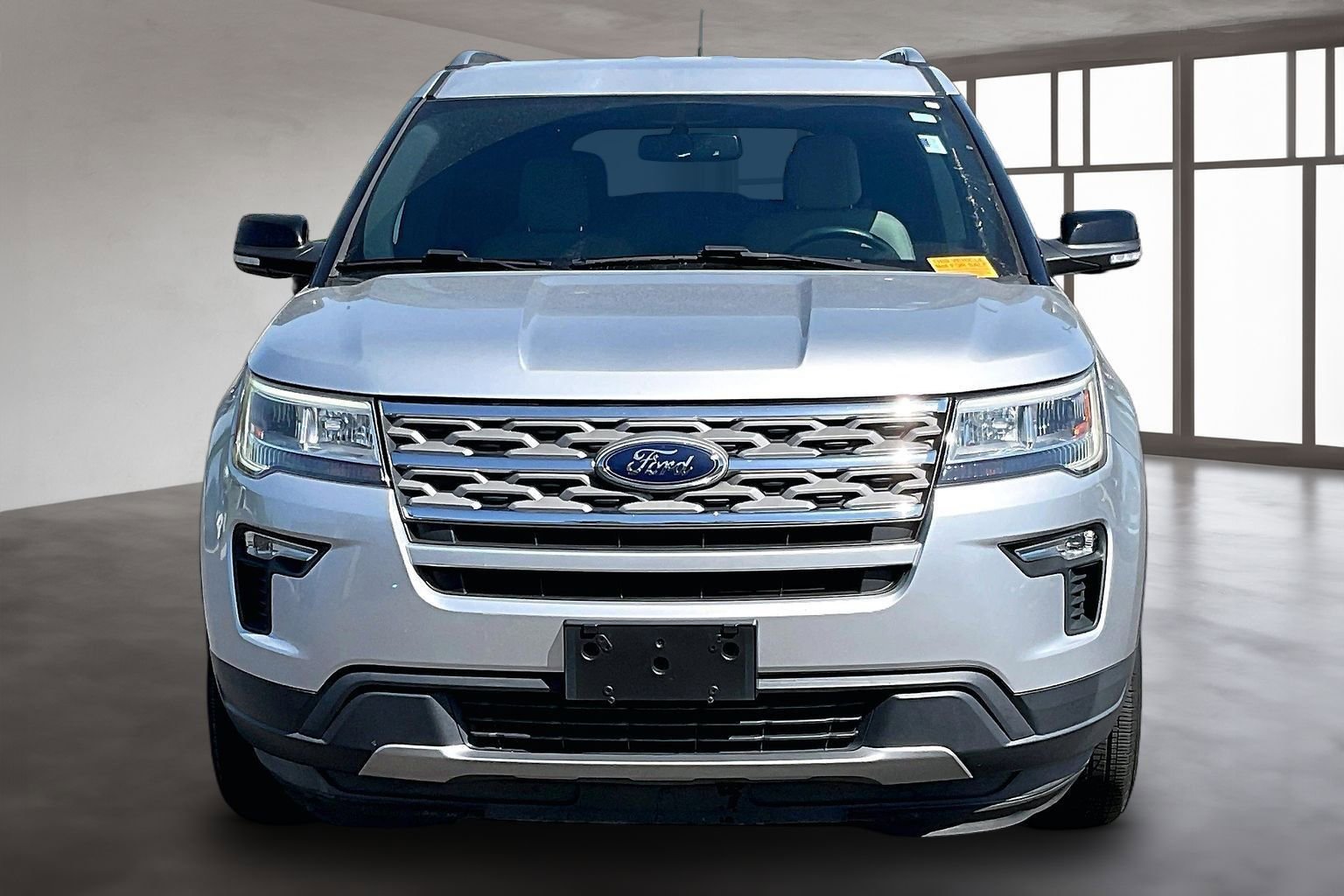 Used 2018 Ford Explorer XLT w/ Equipment Group 201A FWD image 2