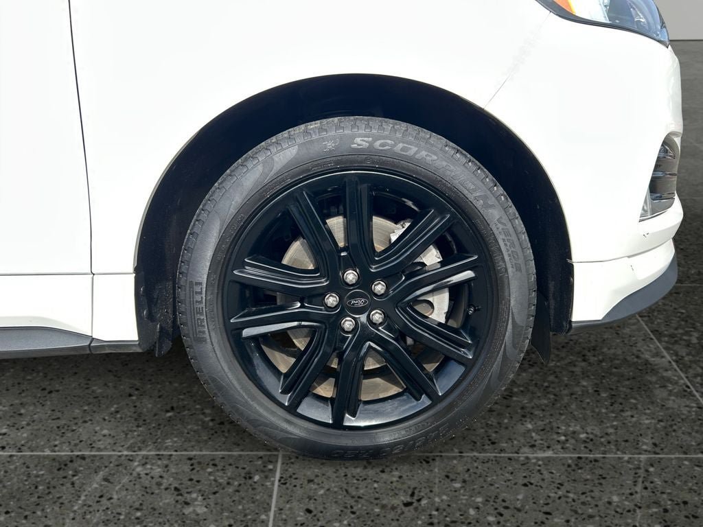 Used 2022 Ford Edge ST-Line w/ Class II Trailer Tow Package AWD/4WD image 9
