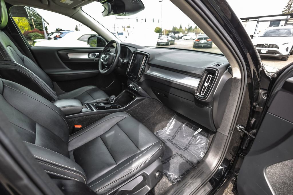 Used 2019 Volvo XC40 T5 Momentum AWD/4WD image 23