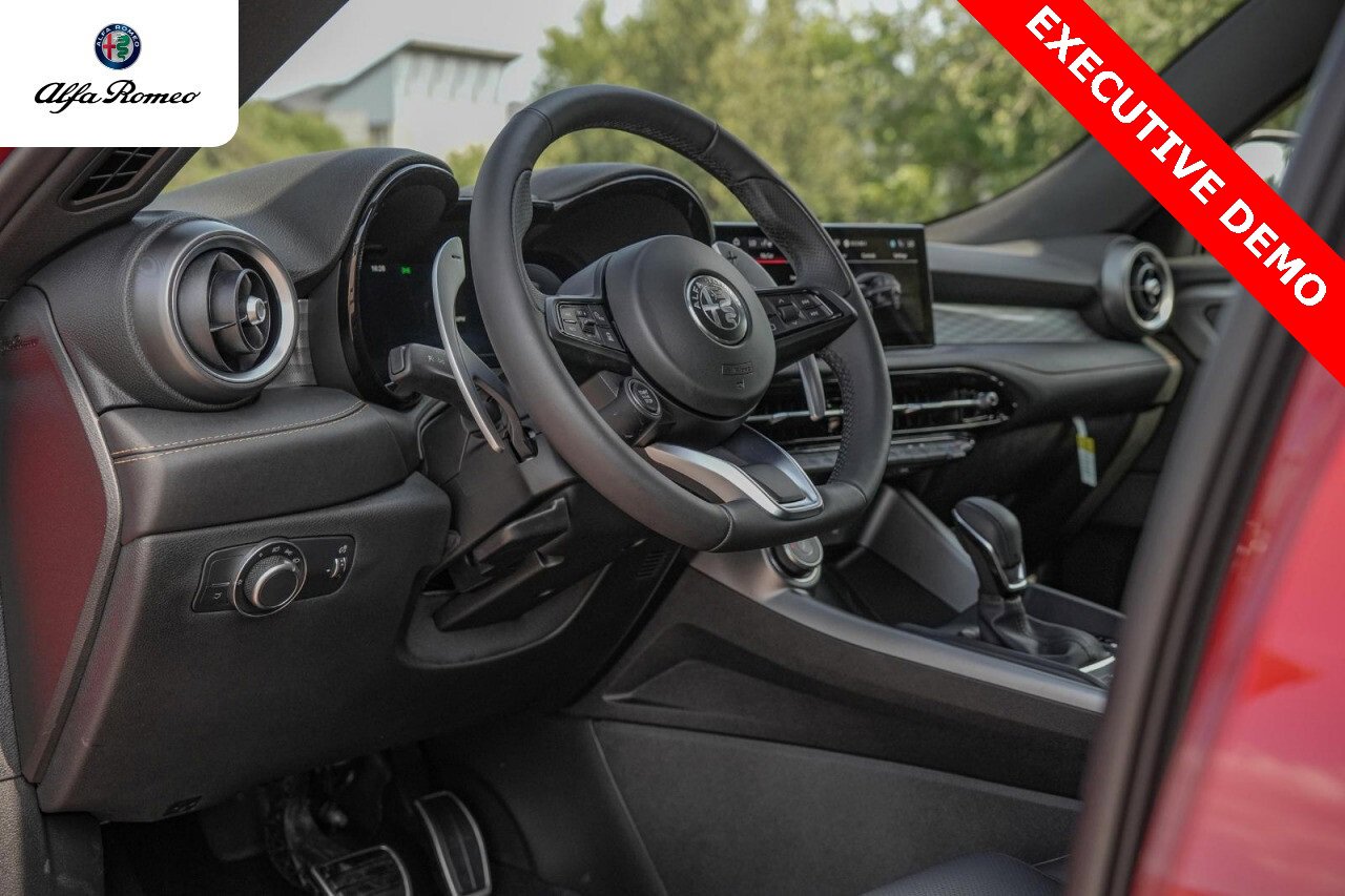 New 2025 Alfa Romeo Tonale w/ Premium Package image 8