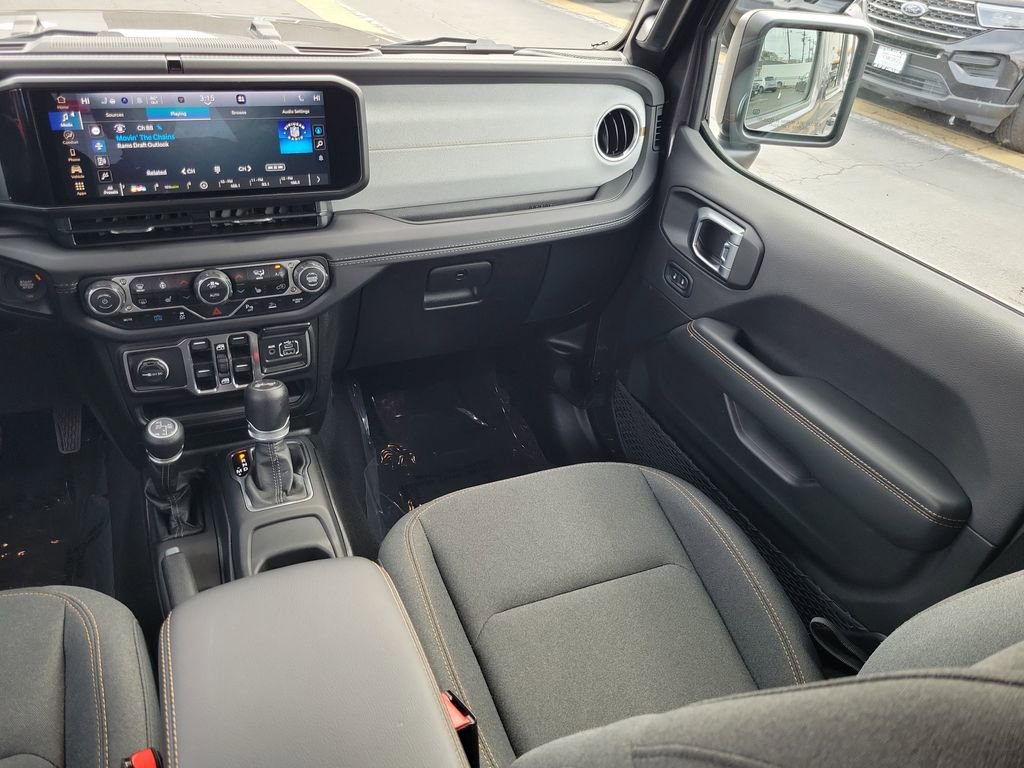 Certified 2025 Jeep Wrangler Unlimited Sahara w/ Safety Group AWD/4WD image 13