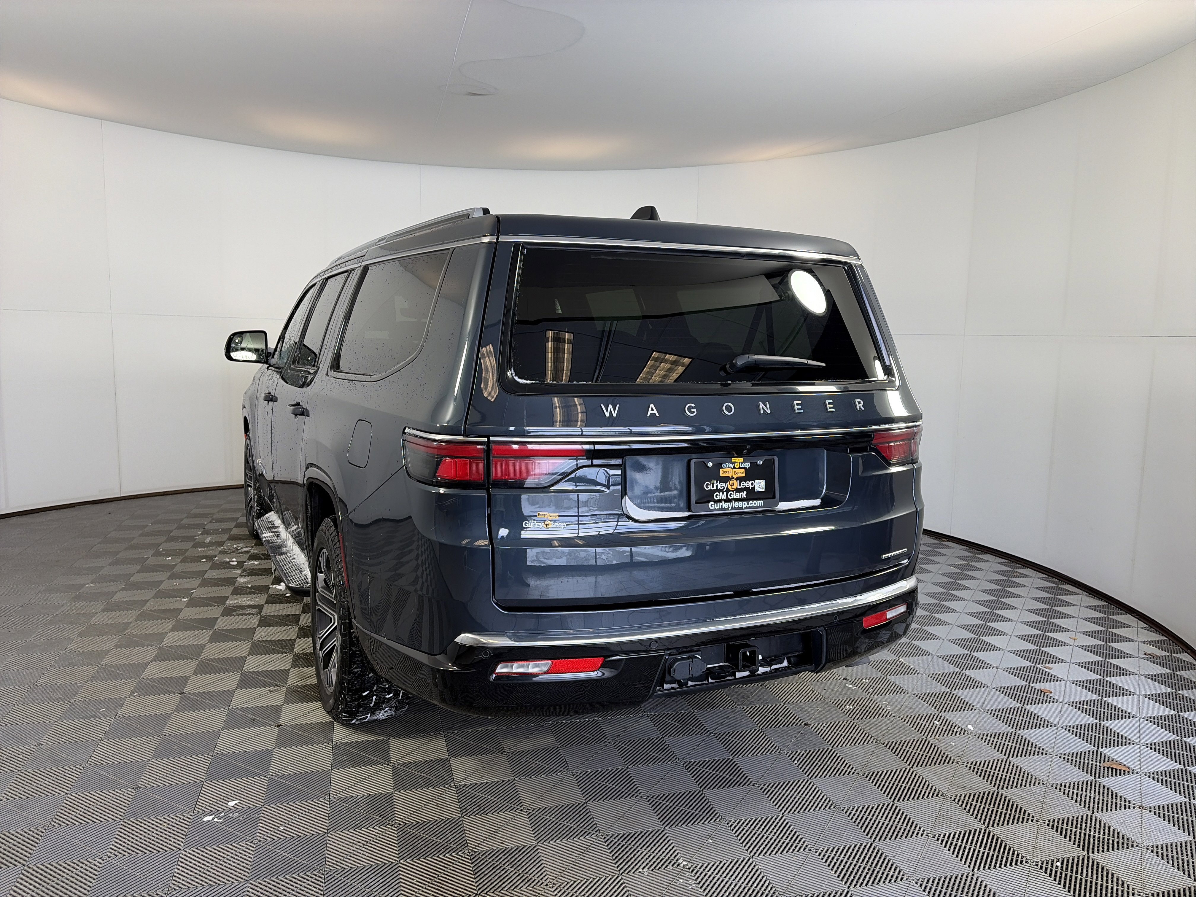 Used 2024 Jeep Wagoneer L Series II w/ Flexible Seating Group image 9