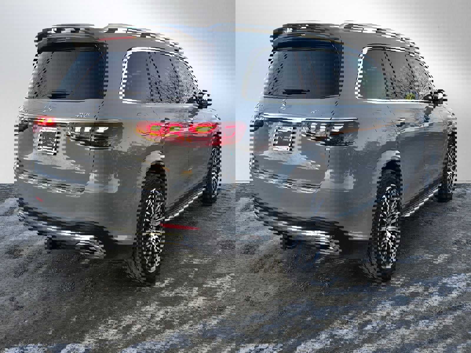 Used 2025 Mercedes-Benz GLS 580 4MATIC image 3