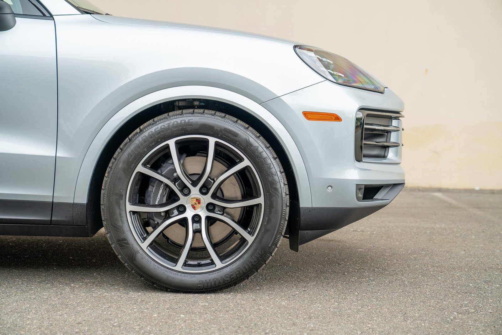Certified 2025 Porsche Cayenne AWD/4WD image 9