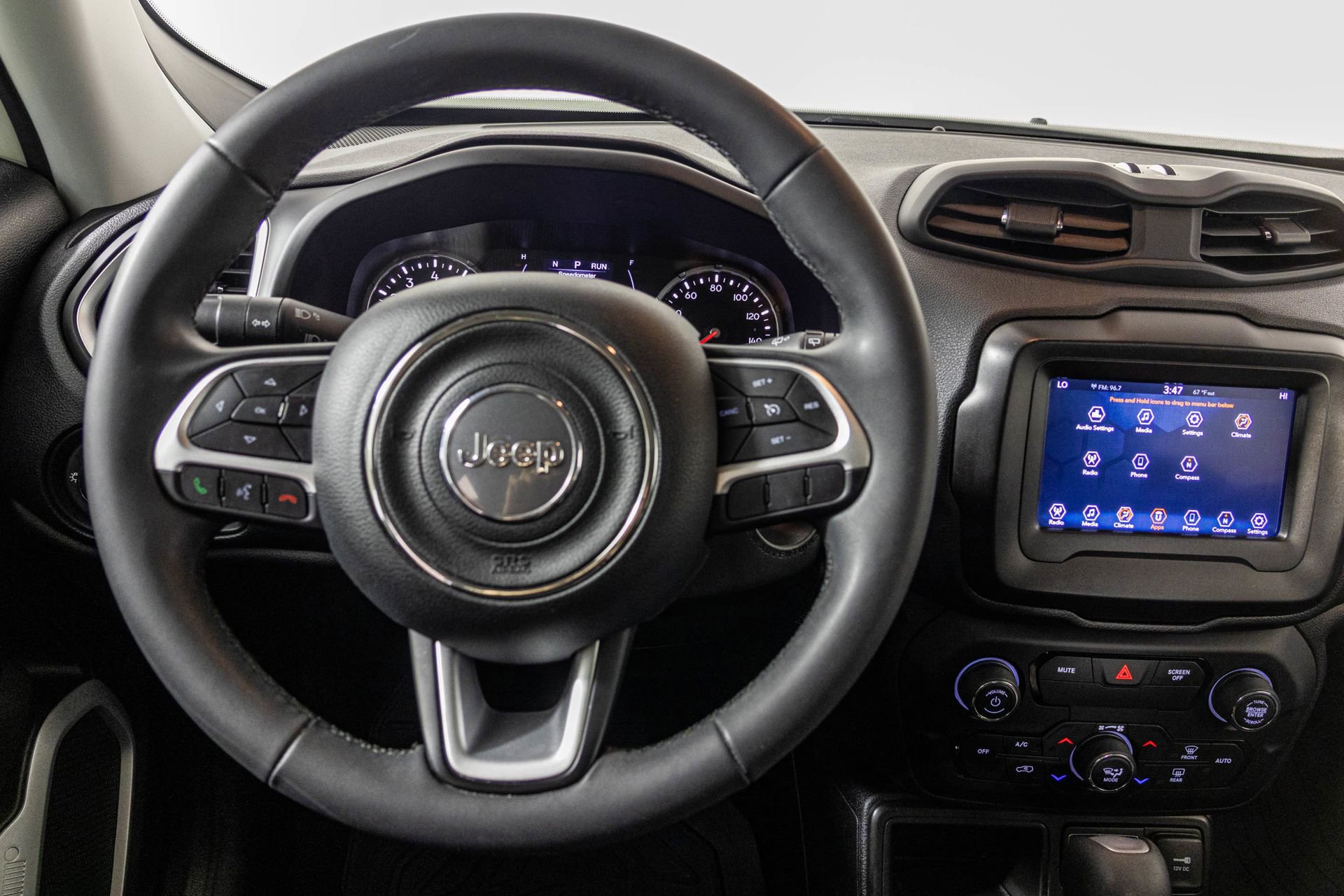 Used 2019 Jeep Renegade Latitude FWD image 27