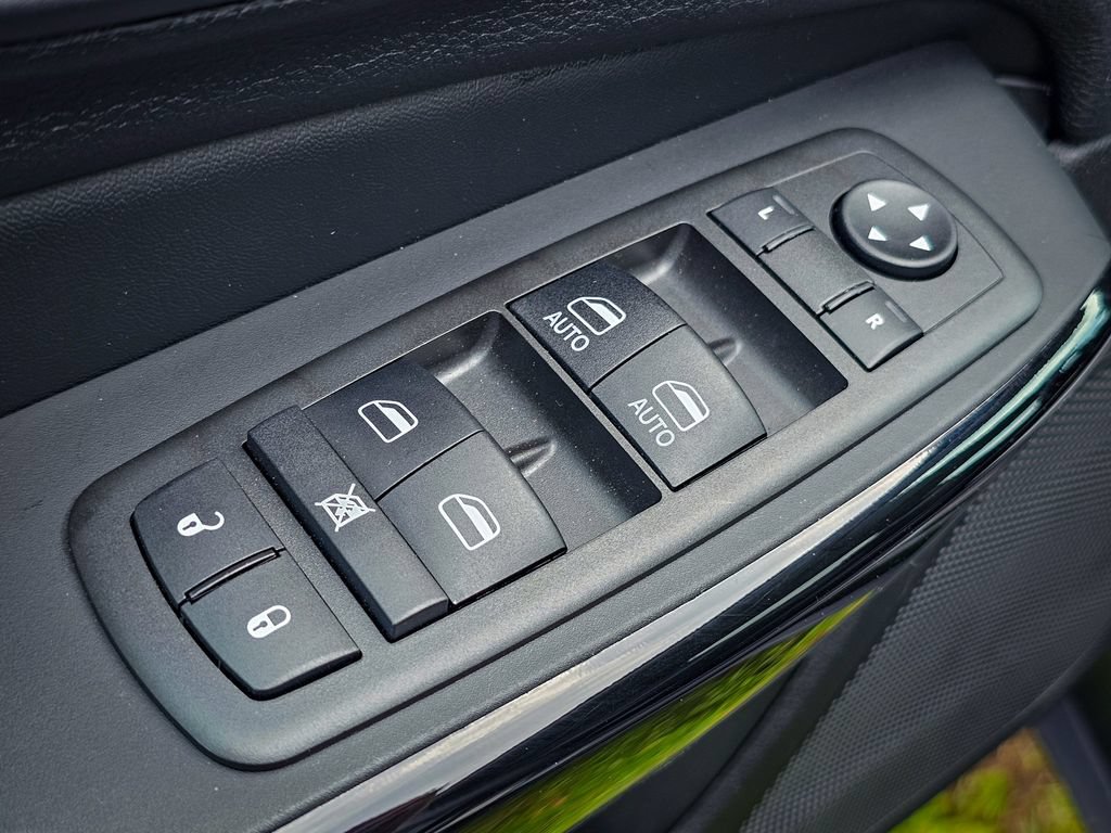 Used 2021 Jeep Cherokee Latitude Plus AWD/4WD image 11