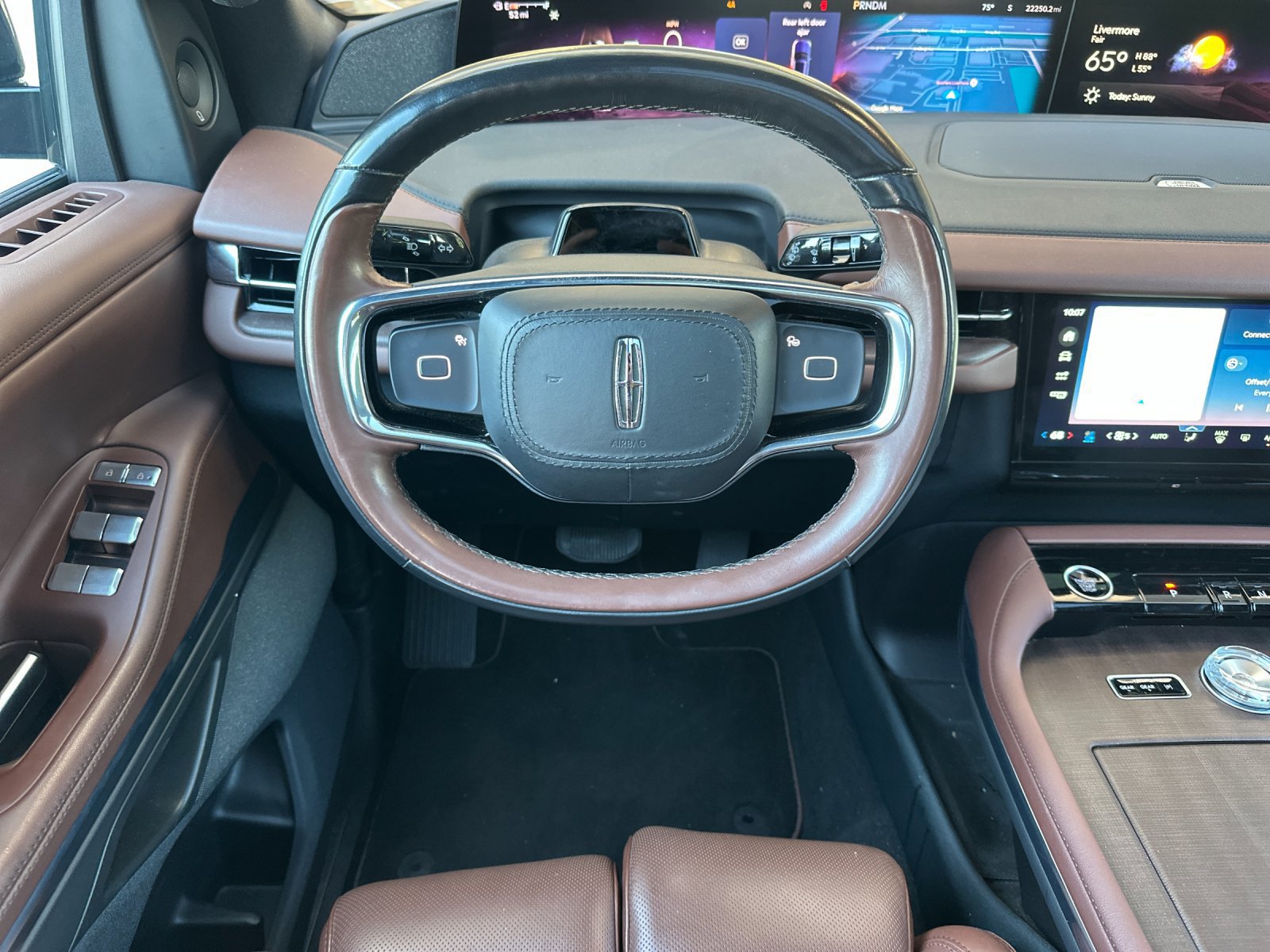 Certified 2025 Lincoln Navigator Reserve AWD/4WD image 15