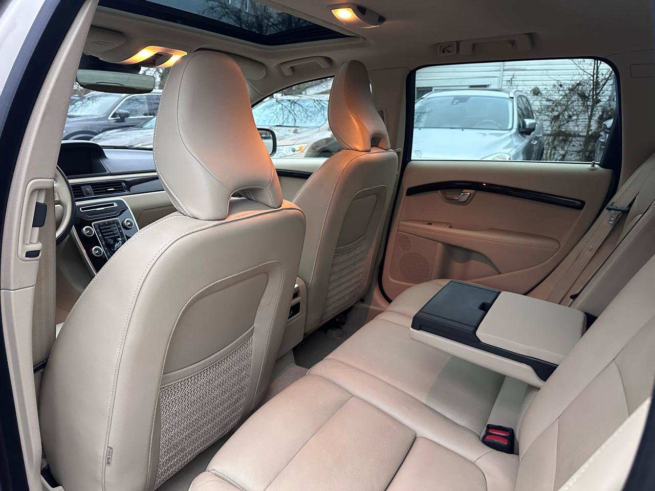 Used 2016 Volvo XC70 T5 Premier image 12