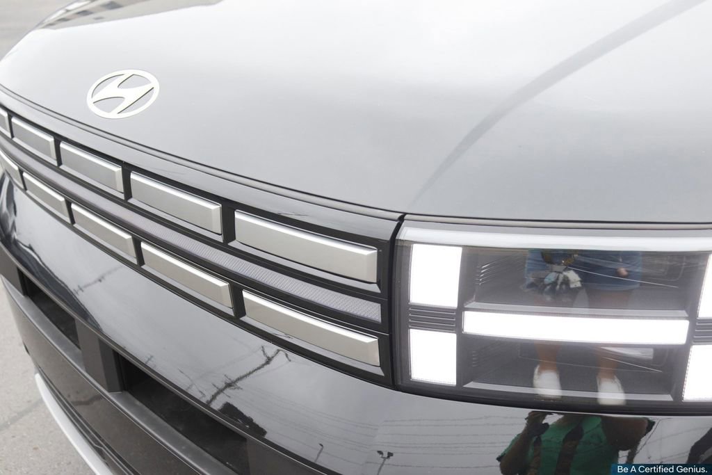 Certified 2025 Hyundai Santa Fe SE image 9