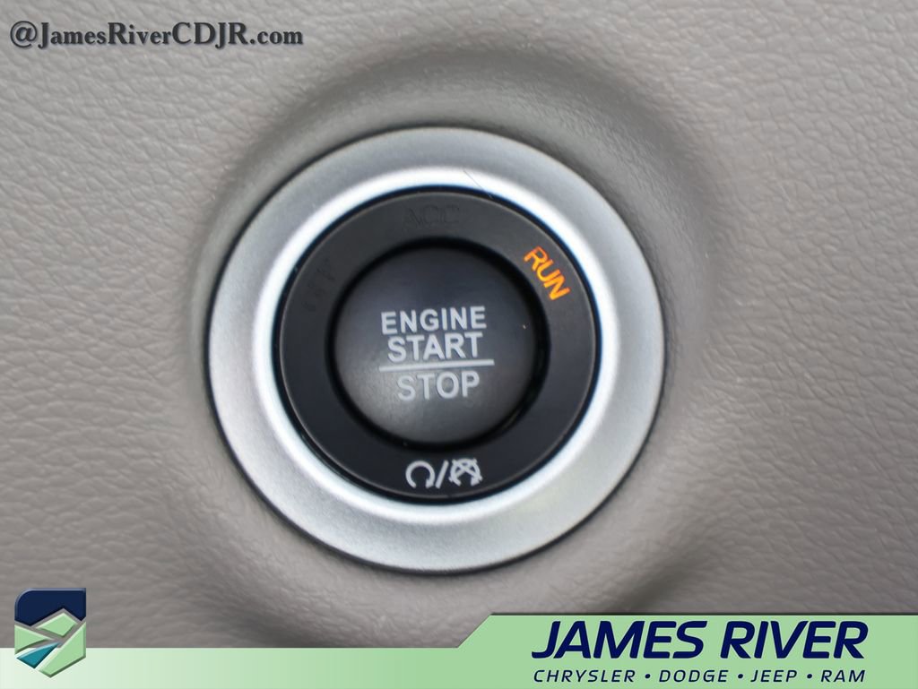 Used 2024 Chrysler Pacifica Touring-L image 31