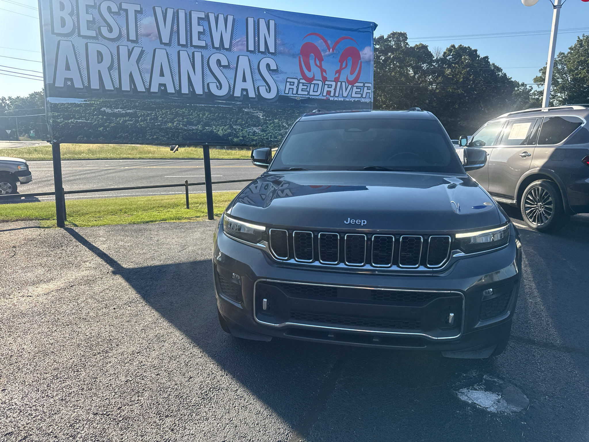 Used 2022 Jeep Grand Cherokee L Overland w/ Luxury Tech Group IV AWD/4WD image 2