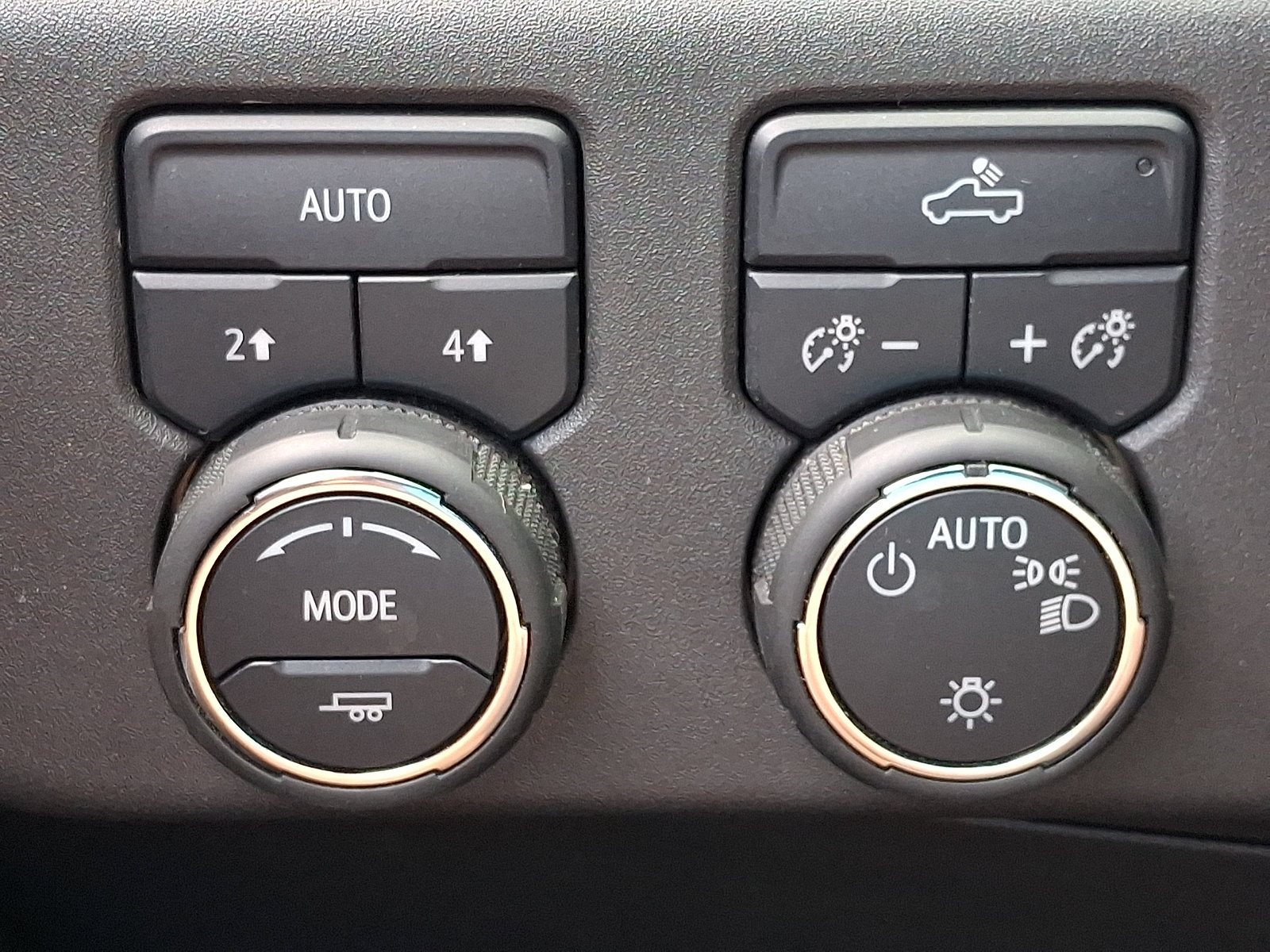 Certified 2024 Chevrolet Silverado 1500 LT AWD/4WD image 24