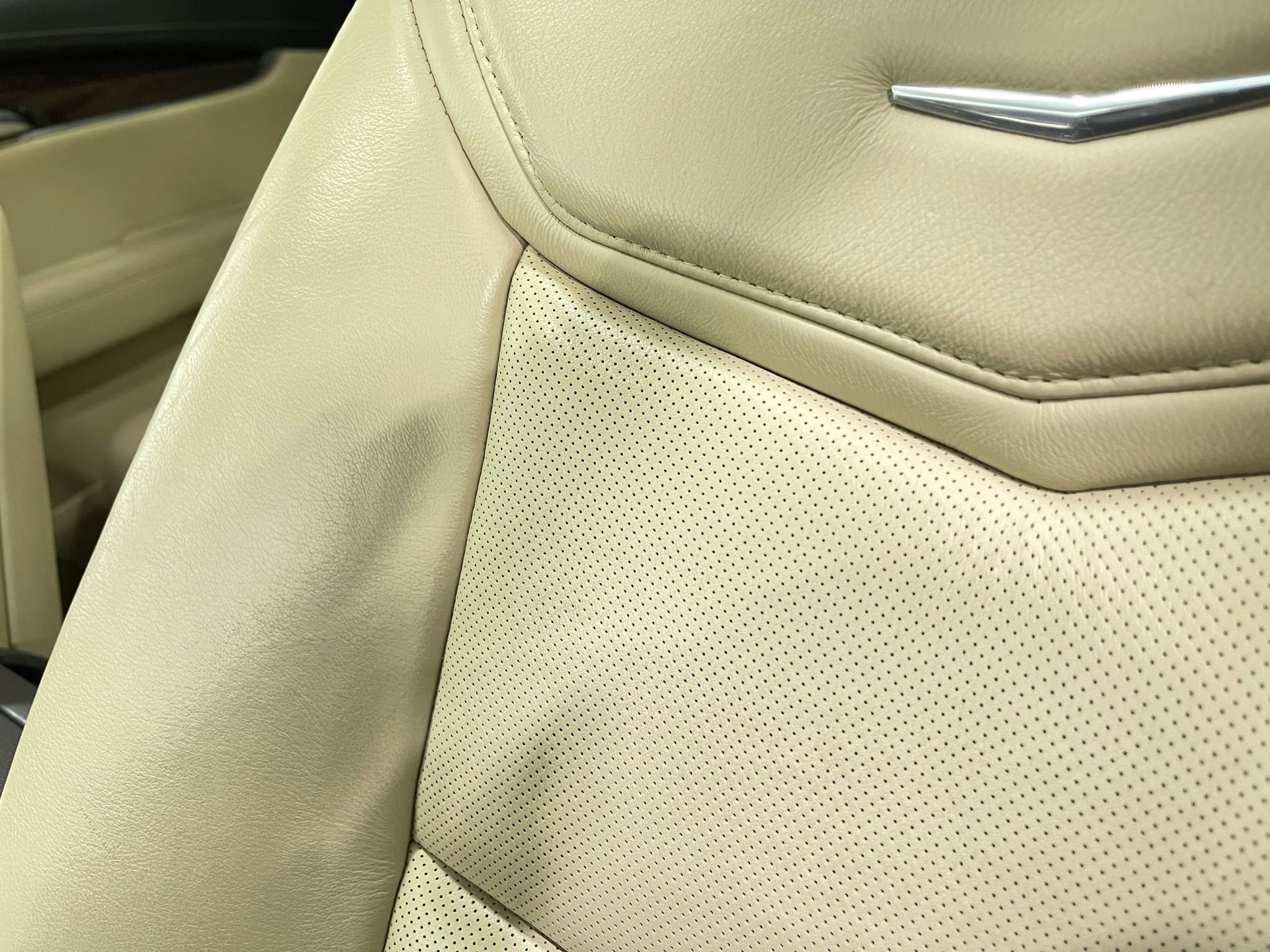 Used 2017 Cadillac XT5 Luxury w/ Driver Awareness Package image 18